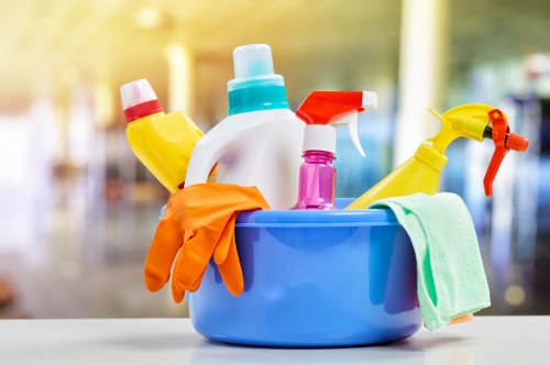 Detailed kitchen cleaning for a Canary Wharf move-out property